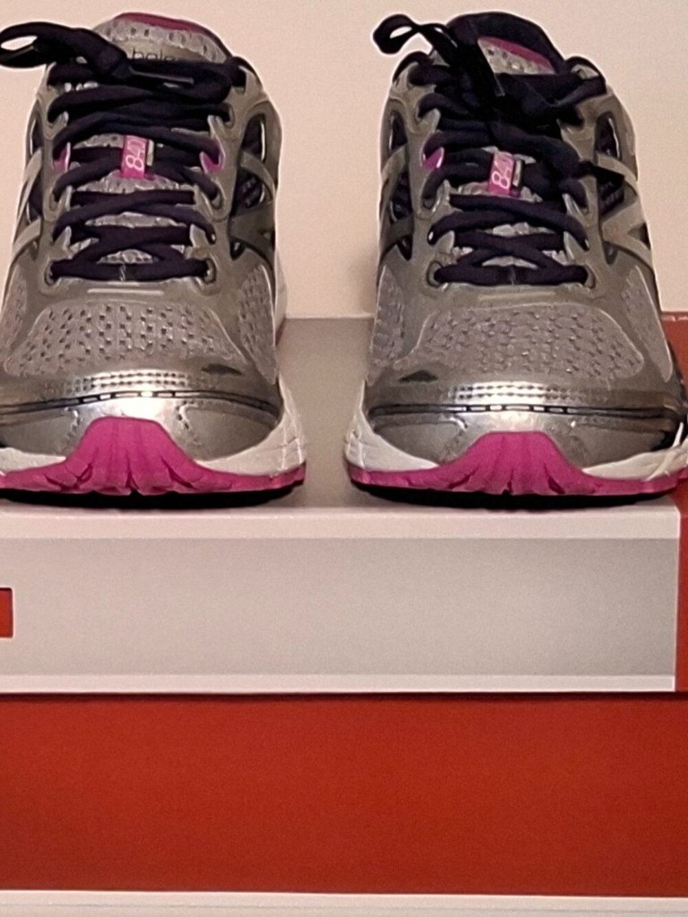 Women’s New Balance 840V3 Running Course Lace Up Sneakers